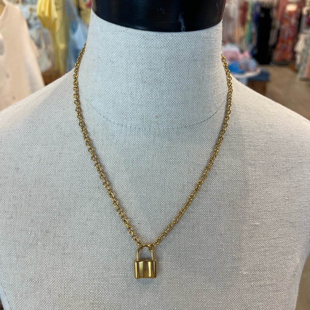 Chic Gold Padlock Necklace